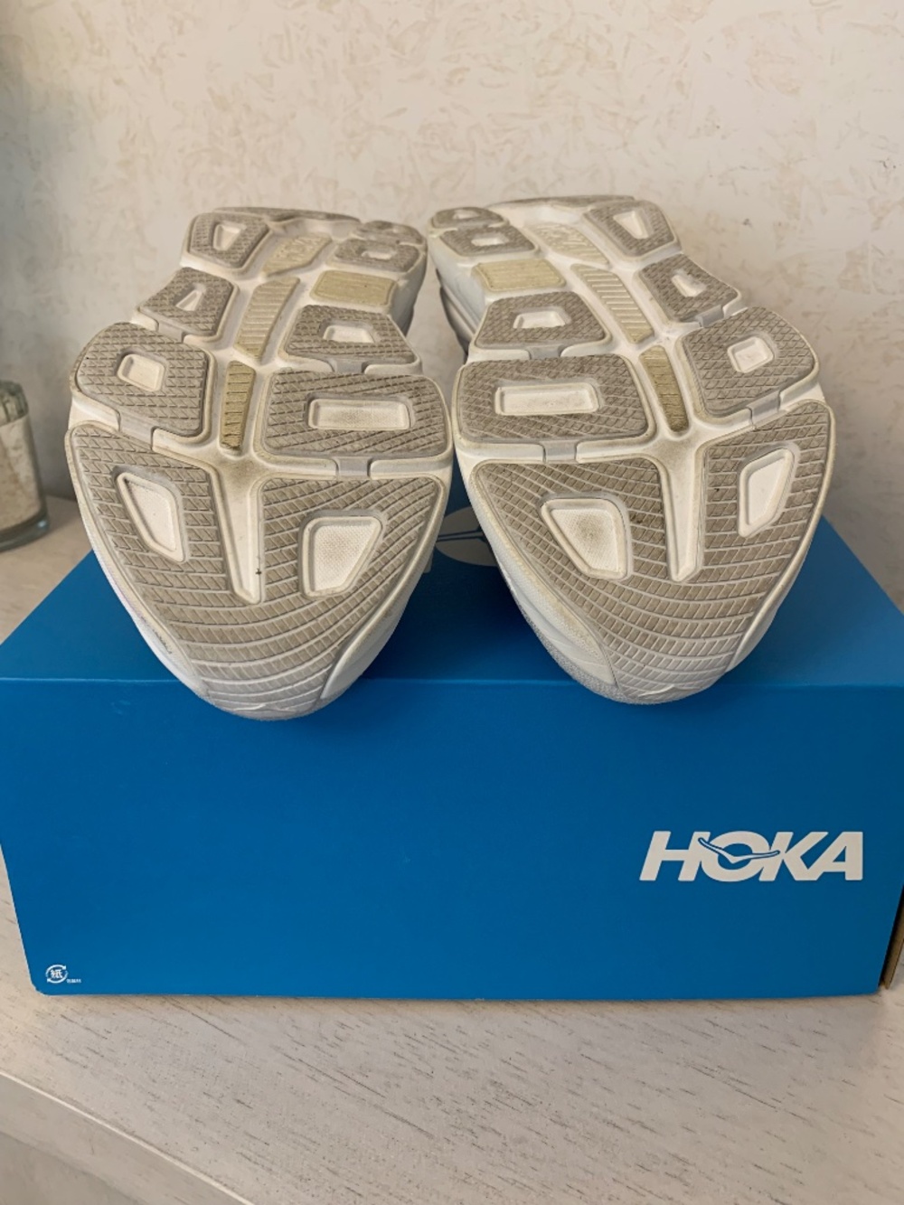 HOKA Women’s White and Gray Multi-Color Trim Sneakers, Size 9B - Picture 9 of 10